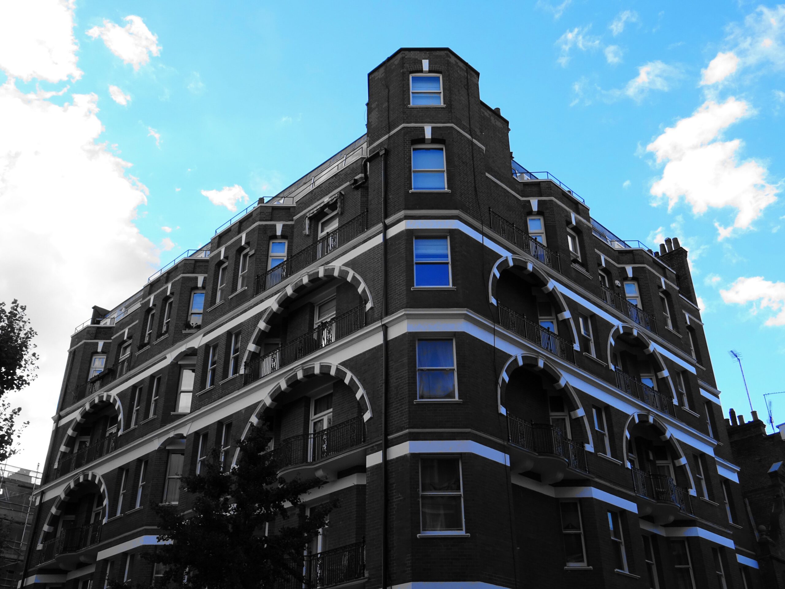 Pourquoi la connaissance du marché local est cruciale pour les investisseurs à Montréal et Laval