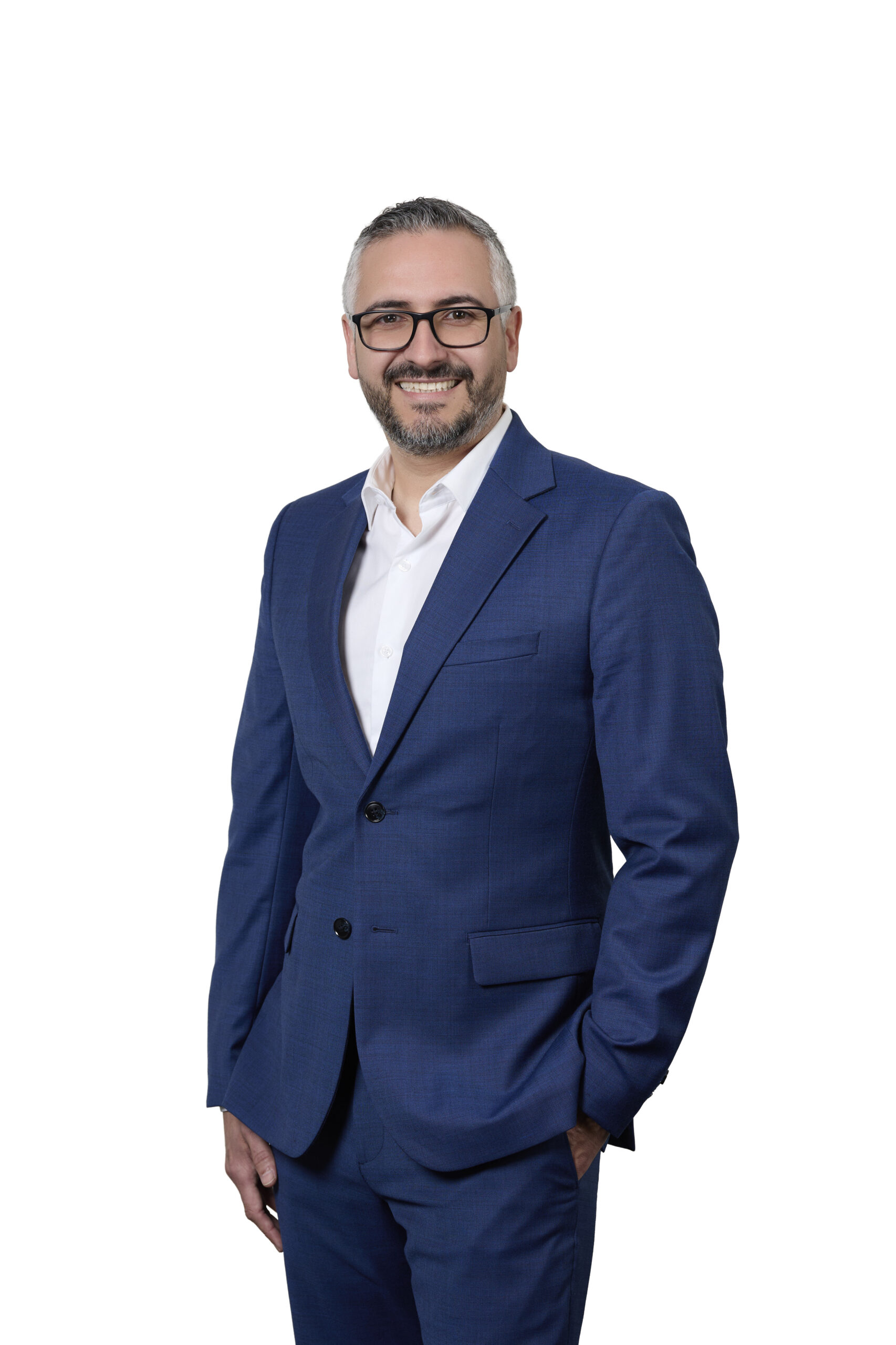 Whether for buying, selling, or real estate investment, I am committed to defending your interests and providing you with superior quality service.